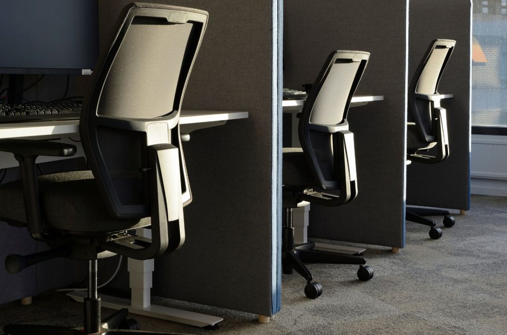 כיסאות משרדיים ארגונומיים: פריט חובה למקום העבודה שלך